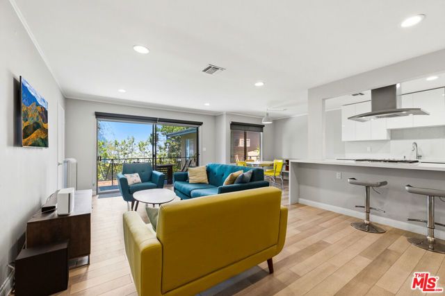 1275 Havenhurst Drive 15, West Hollywood, CA 90046