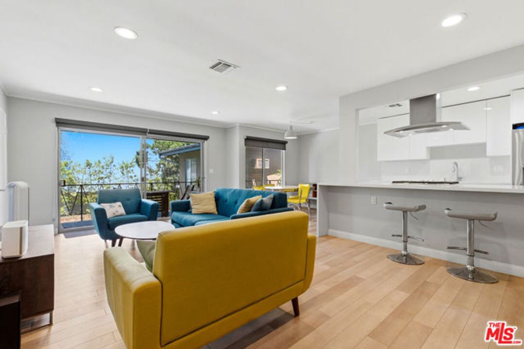 1275 Havenhurst Drive 15, West Hollywood, CA 90046