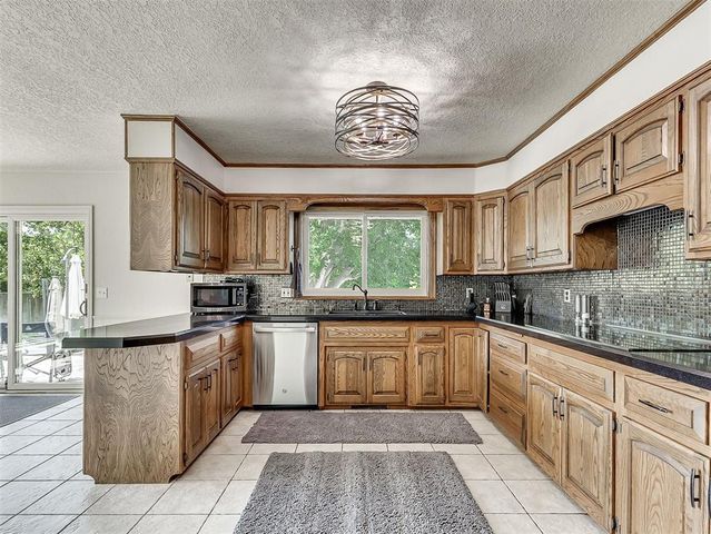 10 Rustic Hills Street, Norman, OK 73072