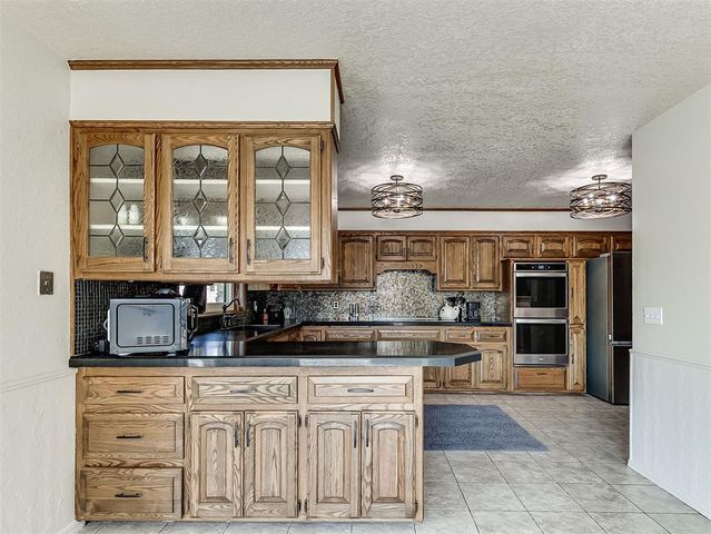 10 Rustic Hills Street, Norman, OK 73072