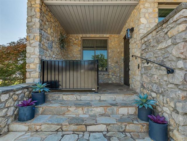 10 Rustic Hills Street, Norman, OK 73072