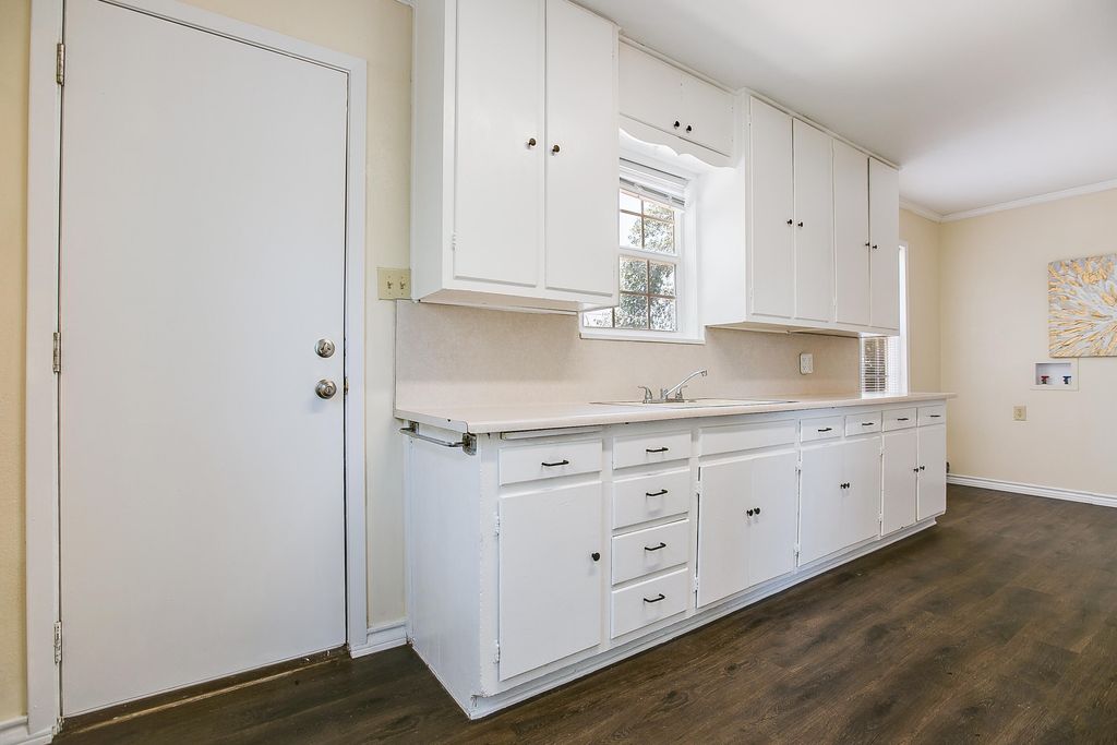 Image 12 of property listing at 1502 Walnut Street, San Angelo, TX 76901