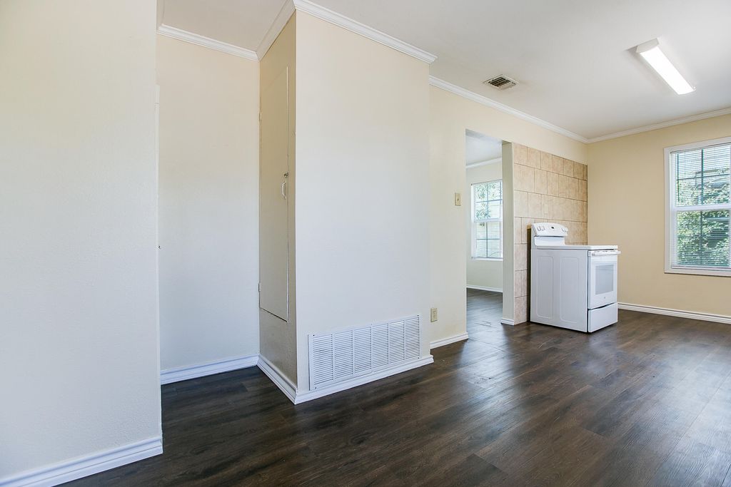 Image 14 of property listing at 1502 Walnut Street, San Angelo, TX 76901