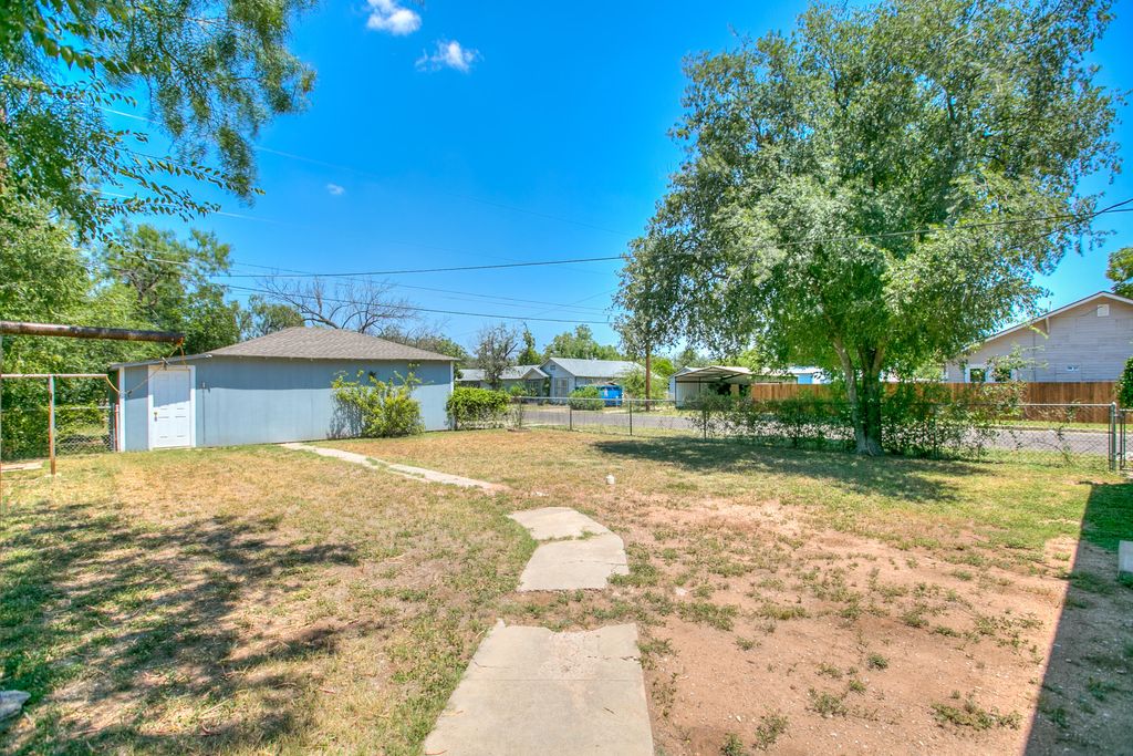 Image 21 of property listing at 1502 Walnut Street, San Angelo, TX 76901