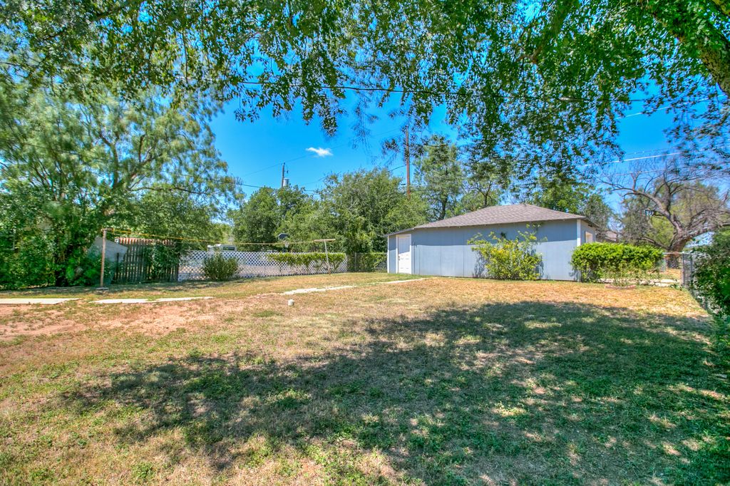Image 22 of property listing at 1502 Walnut Street, San Angelo, TX 76901