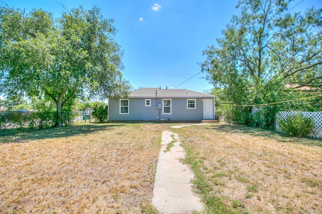 Image 23 of property listing at 1502 Walnut Street, San Angelo, TX 76901