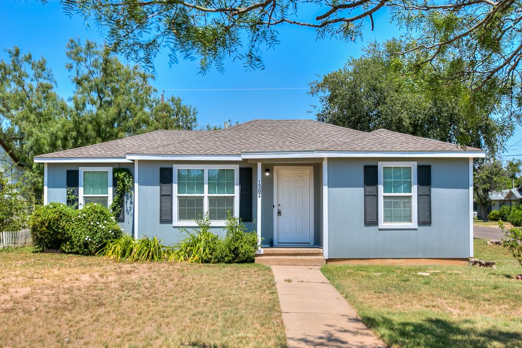 Image 3 of property listing at 1502 Walnut Street, San Angelo, TX 76901