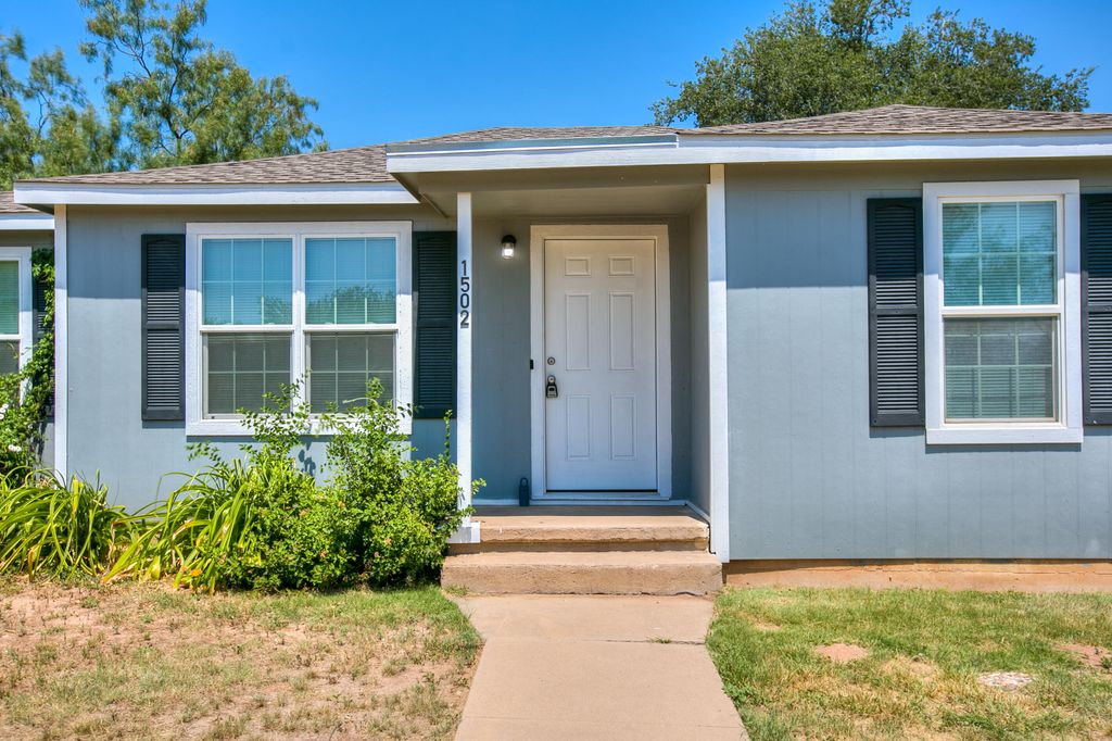 Image 5 of property listing at 1502 Walnut Street, San Angelo, TX 76901