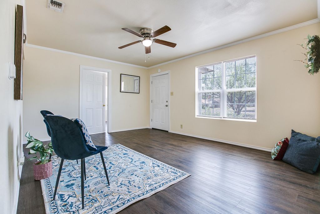 Image 9 of property listing at 1502 Walnut Street, San Angelo, TX 76901