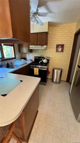 37021 Charter Oaks Boulevard 14, Clinton Township, MI 48036