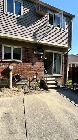 37021 Charter Oaks Boulevard 14, Clinton Township, MI 48036