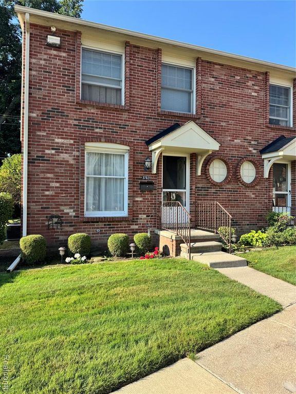 37021 Charter Oaks Boulevard 14, Clinton Township, MI 48036