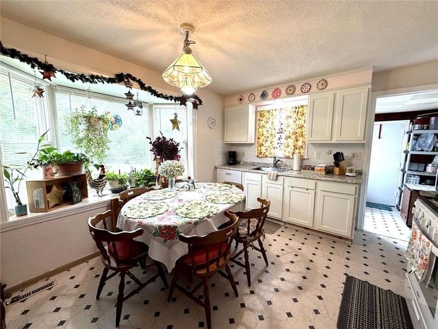 11004 E 78th Street, Raytown, MO 64138