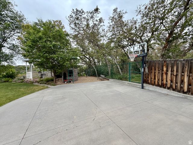 2205 E SUNSET DR, Layton, UT 84040