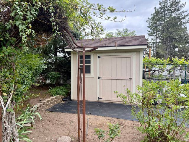 2205 E SUNSET DR, Layton, UT 84040