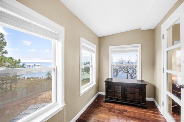 889 Dolphin Rd, Milton, FL 32583