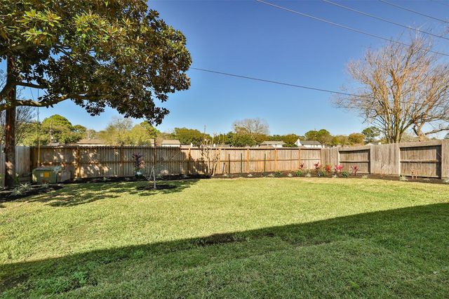 16034 Sweetwater Creek Drive, Houston, TX 77095