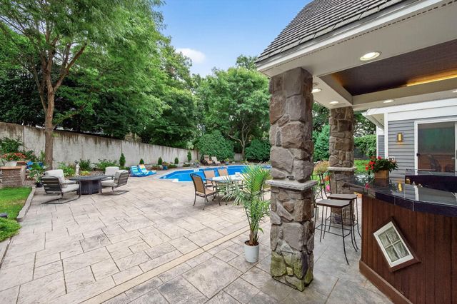 5010 Nob Hill Drive, Edina, MN 55439
