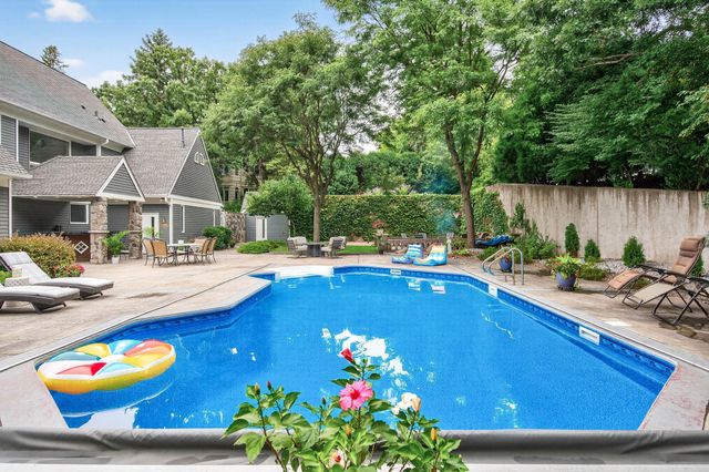 5010 Nob Hill Drive, Edina, MN 55439