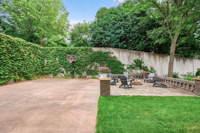 5010 Nob Hill Drive, Edina, MN 55439