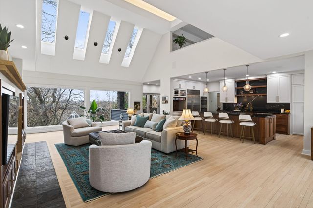 5010 Nob Hill Drive, Edina, MN 55439