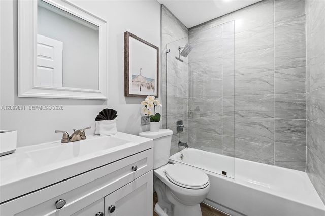 2005 NW 37th St, Oakland Park, FL 33309