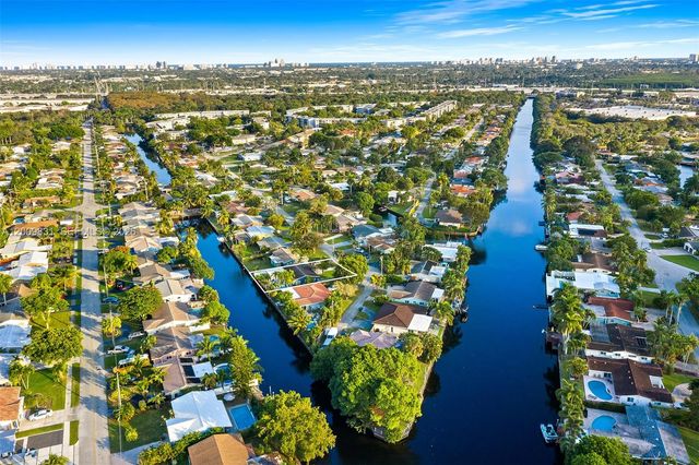 2005 NW 37th St, Oakland Park, FL 33309