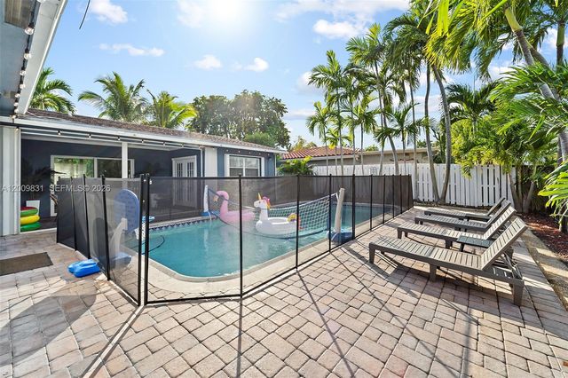 2005 NW 37th St, Oakland Park, FL 33309