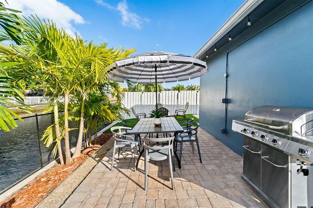 2005 NW 37th St, Oakland Park, FL 33309