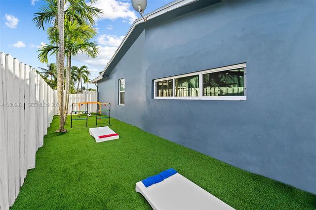 2005 NW 37th St, Oakland Park, FL 33309