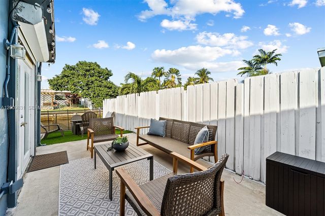 2005 NW 37th St, Oakland Park, FL 33309