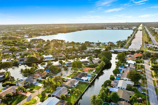 2005 NW 37th St, Oakland Park, FL 33309