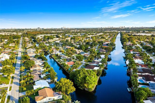 2005 NW 37th St, Oakland Park, FL 33309