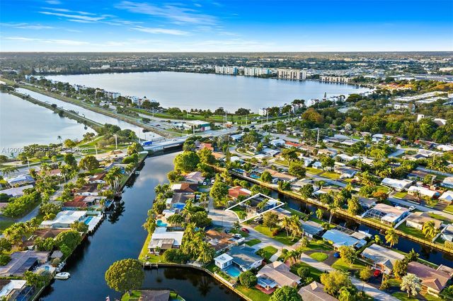 2005 NW 37th St, Oakland Park, FL 33309