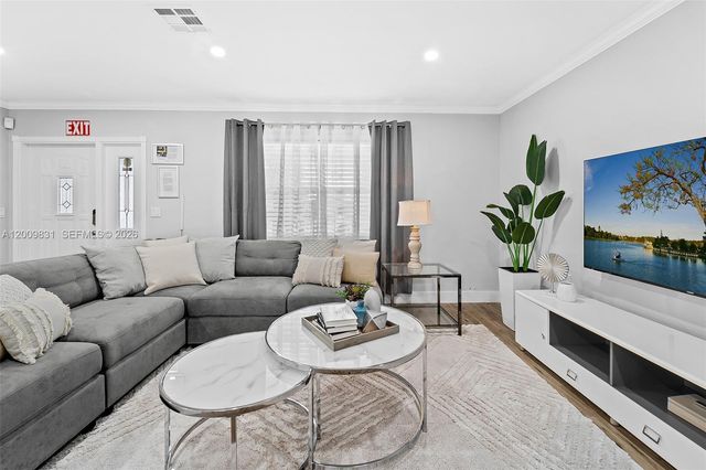 2005 NW 37th St, Oakland Park, FL 33309