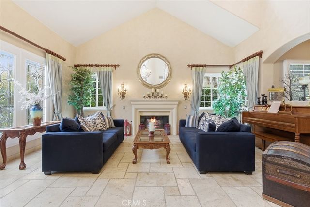 10925 Willowbrae, Chatsworth, CA 91311