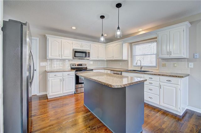 4212 SW Leeward Drive, Lee's Summit, MO 64082