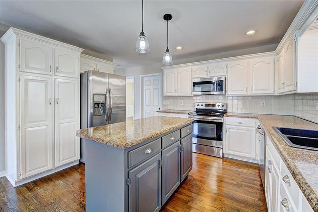 4212 SW Leeward Drive, Lee's Summit, MO 64082