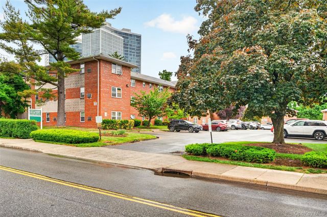 160 Centre Avenue 3M, New Rochelle, NY 10805