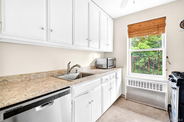 160 Centre Avenue 3M, New Rochelle, NY 10805