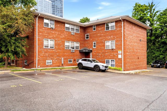 160 Centre Avenue 3M, New Rochelle, NY 10805