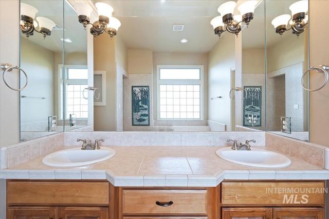 2804 S Island Dr, Nampa, ID 83686