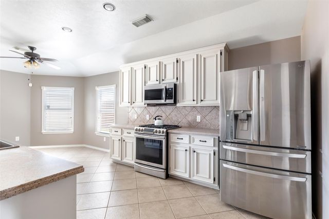 1864 Silent Shore Court, League City, TX 77573