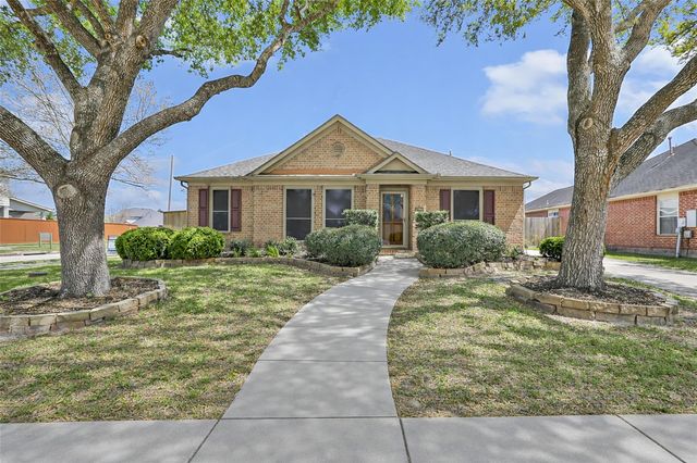 1864 Silent Shore Court, League City, TX 77573