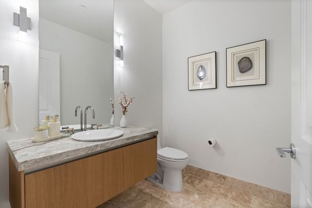 363 E Wacker Drive 2106, Chicago, IL 60601