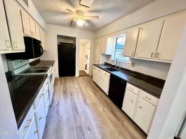 2217 Bayou View Circle, Gautier, MS 39553