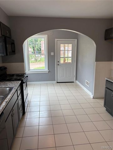 3829 Lawler Drive, Northwoods, MO 63121