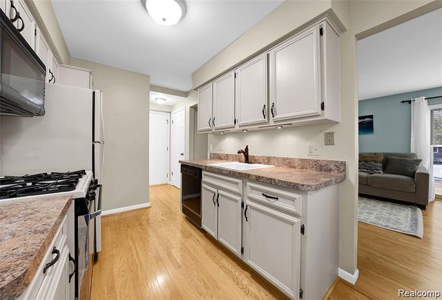 44167 Providence Drive 326, Clinton Charter Township, MI 48038