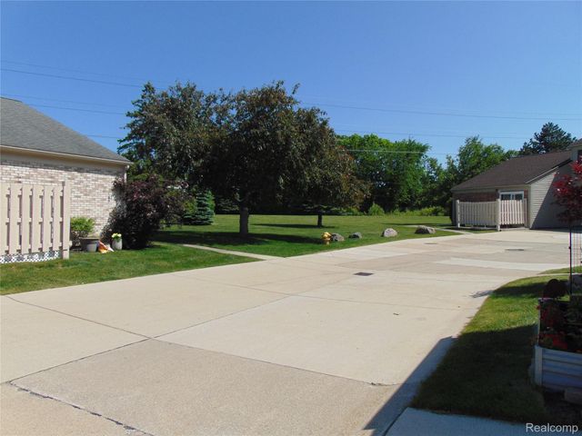 44167 Providence Drive 326, Clinton Charter Township, MI 48038