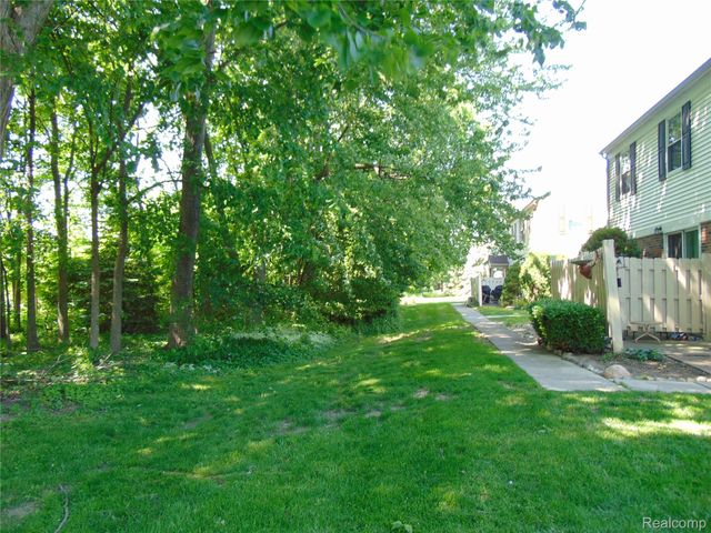 44167 Providence Drive 326, Clinton Charter Township, MI 48038